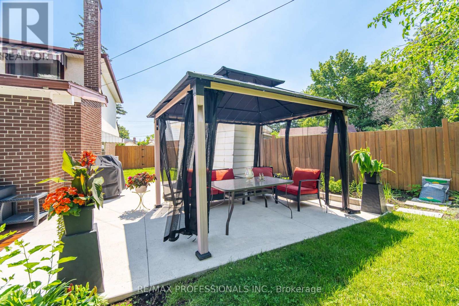 74 RINGWAY CRESCENT - 39