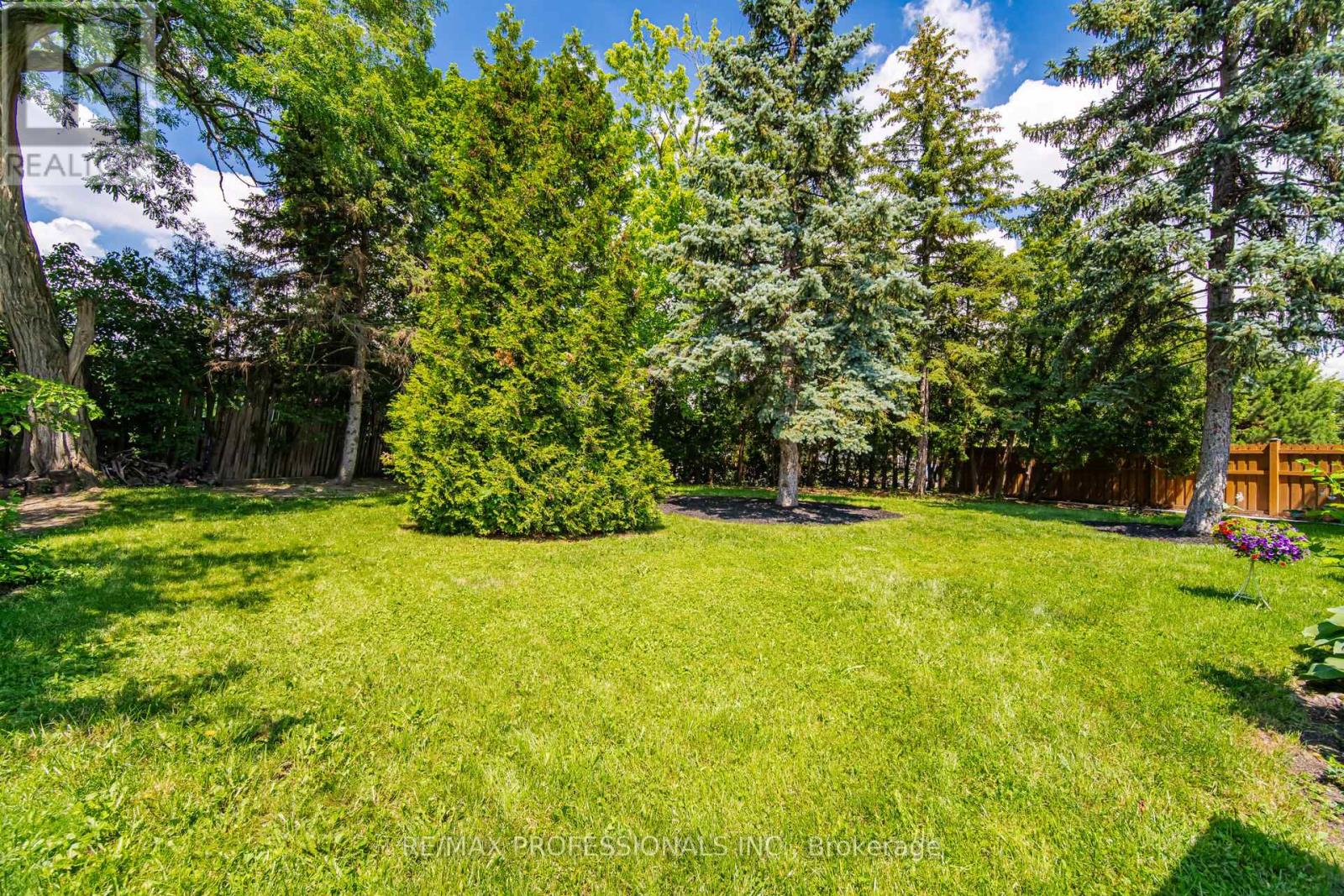 74 RINGWAY CRESCENT - 40