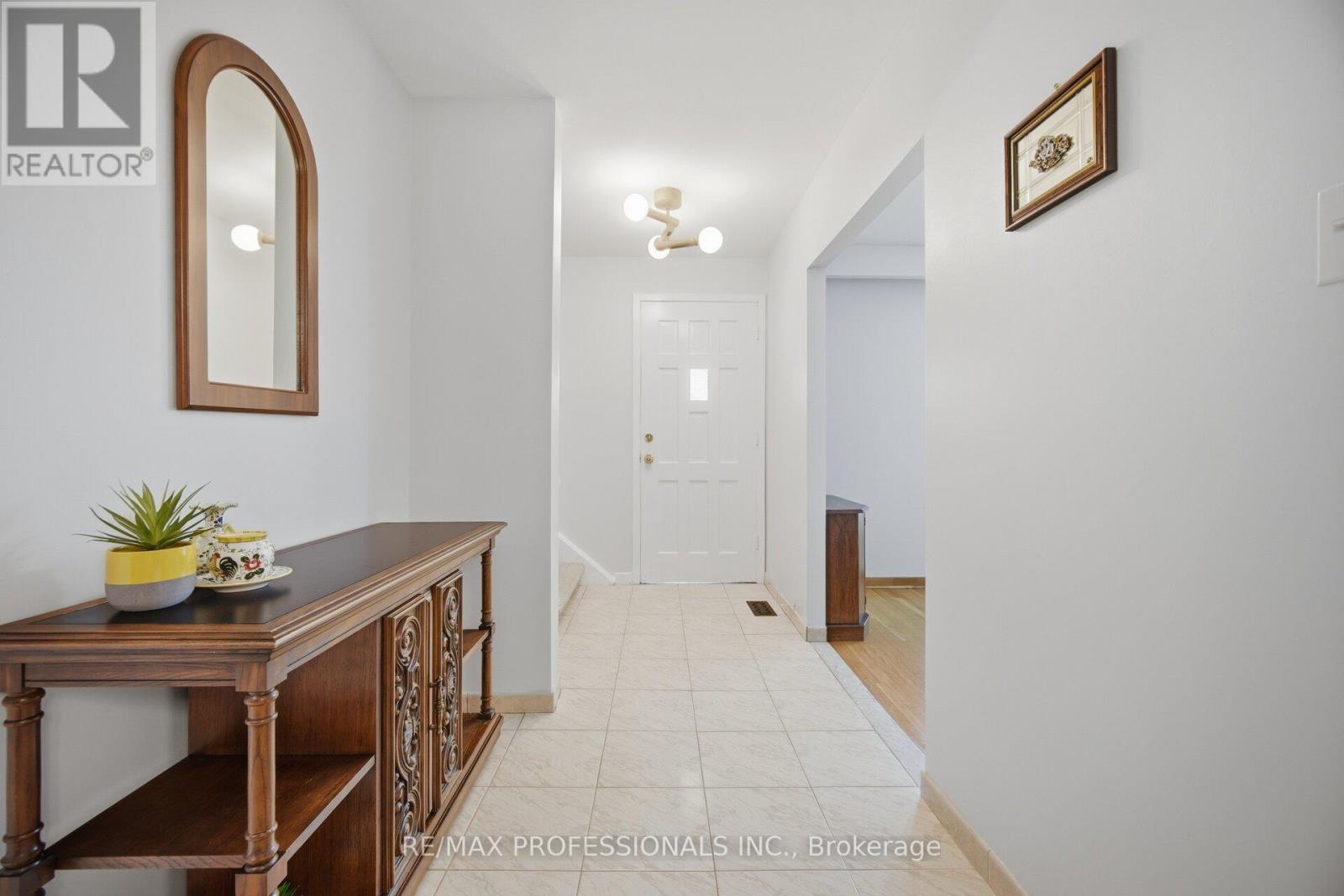 74 RINGWAY CRESCENT - 5