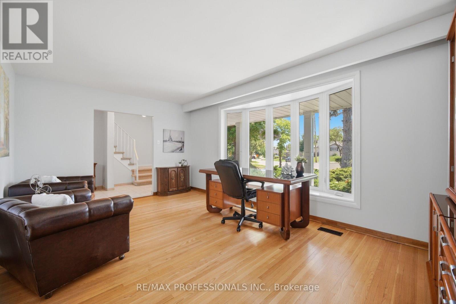 74 RINGWAY CRESCENT - 7