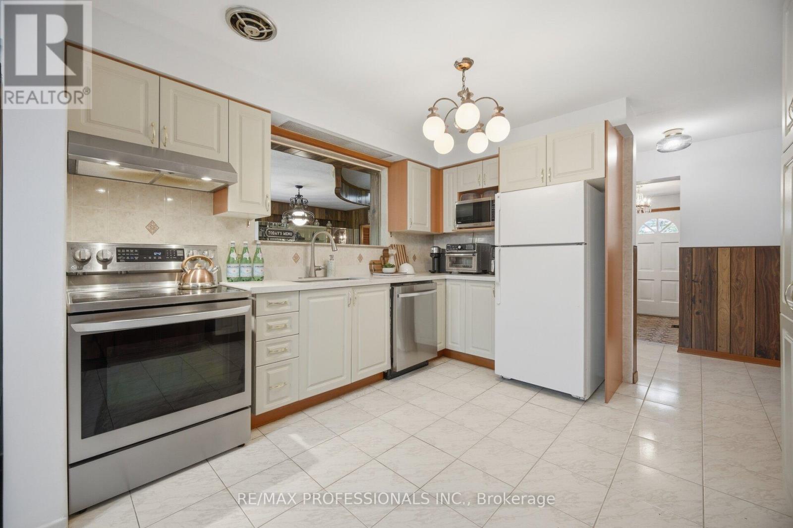 74 RINGWAY CRESCENT - 9