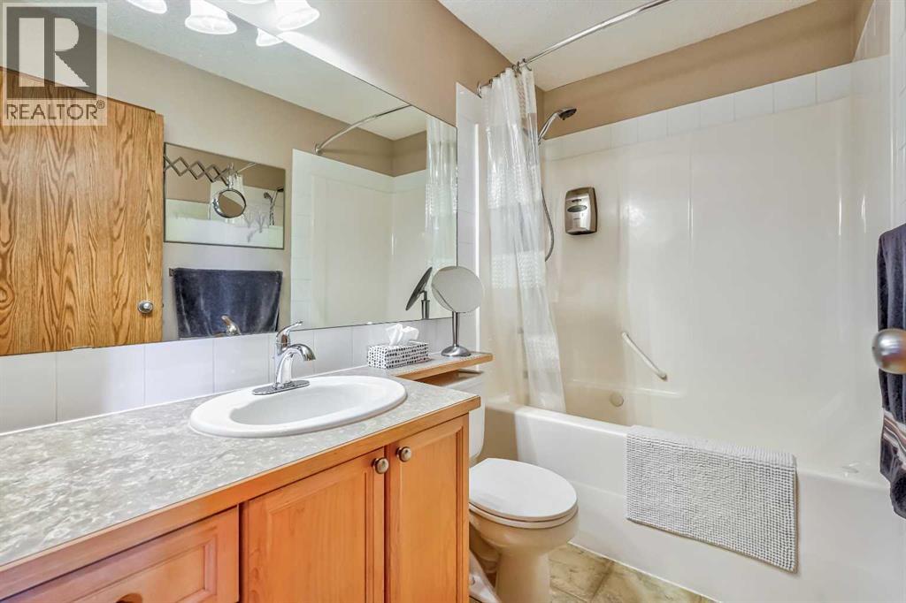 236 Covepark Close NE - 17