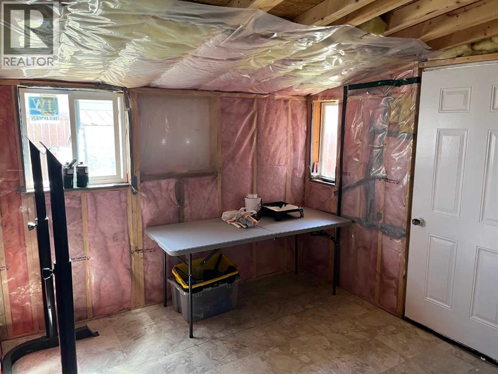 324 3 Street W - 3