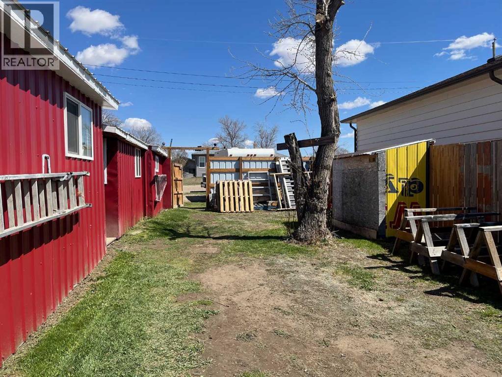 324 3 Street W - 31