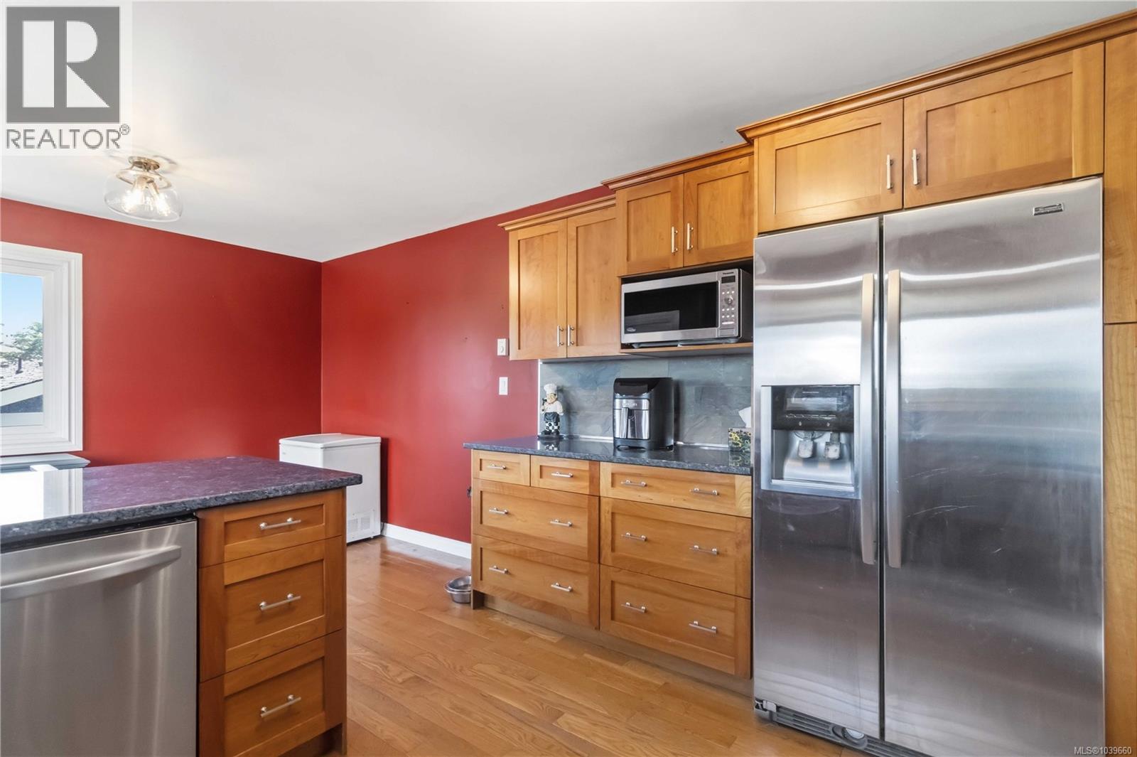 3389 Mary Anne Cres - 7