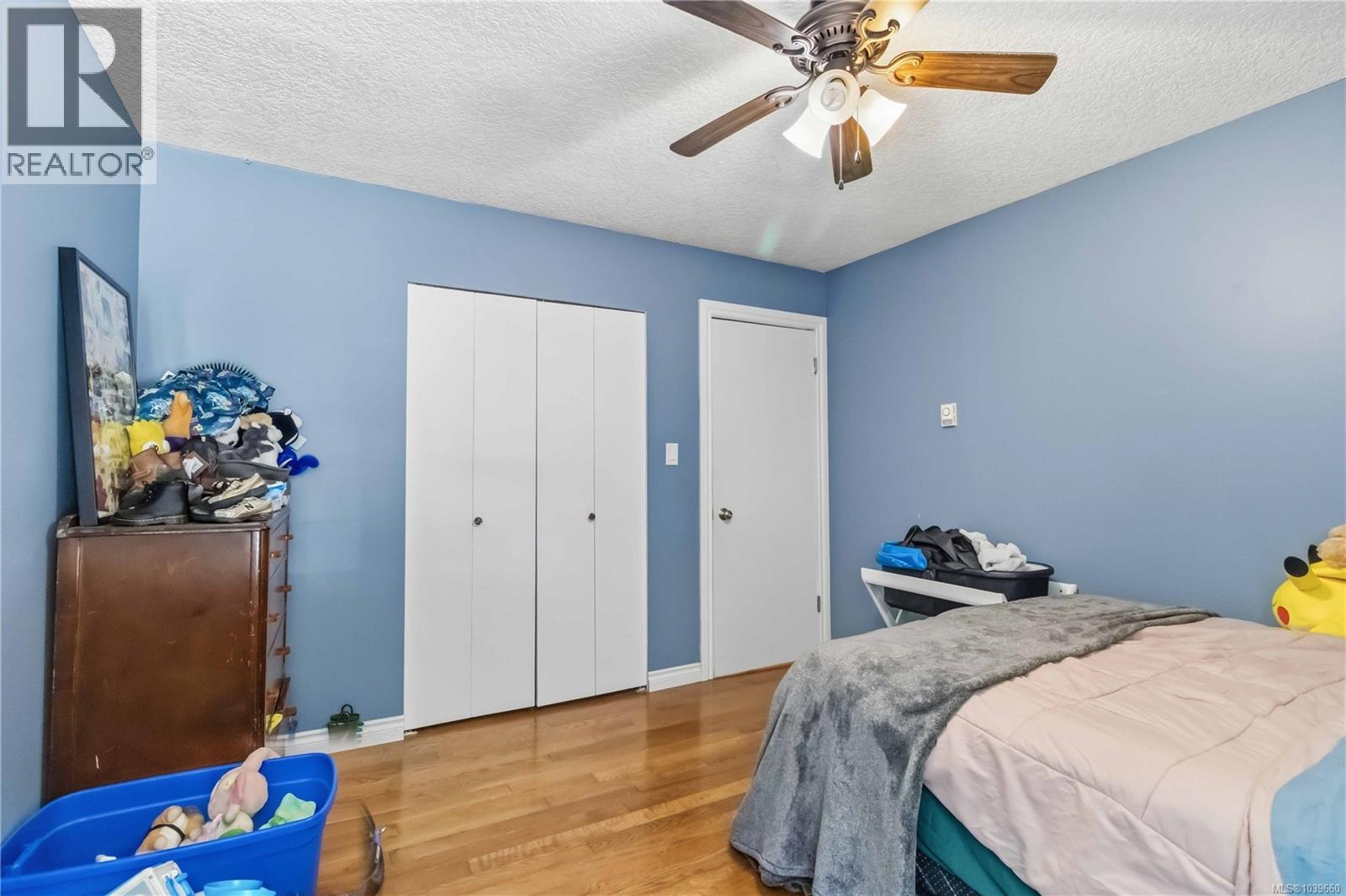 3389 Mary Anne Cres - 24