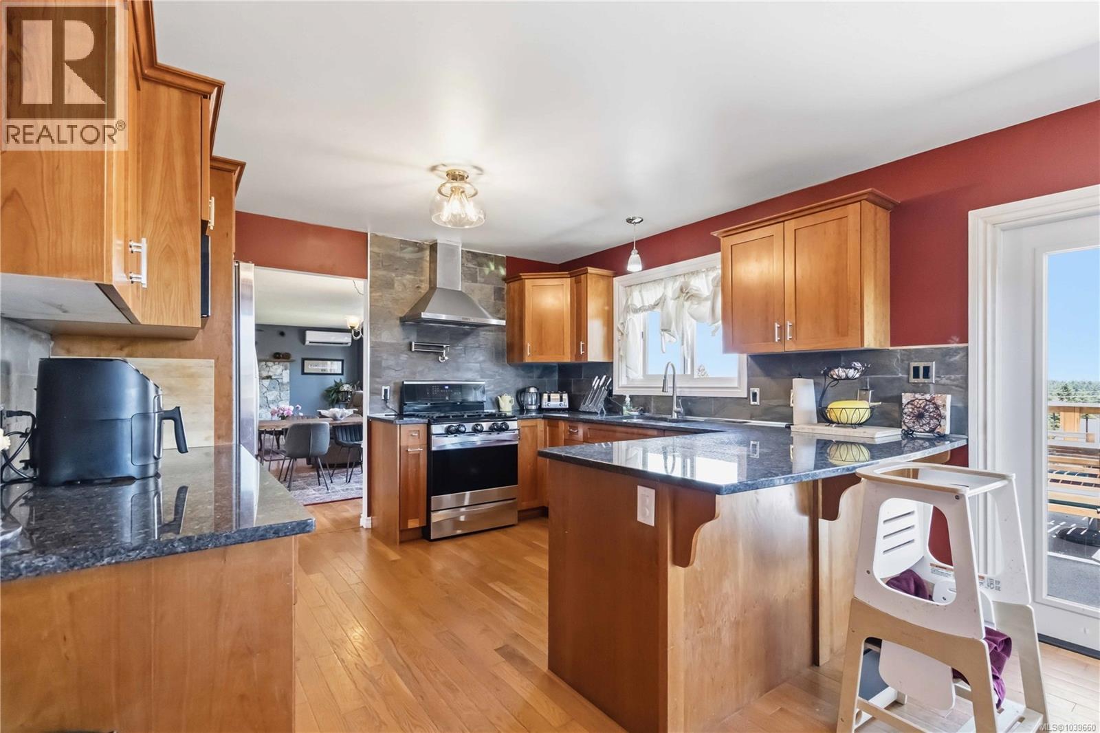 3389 Mary Anne Cres - 4
