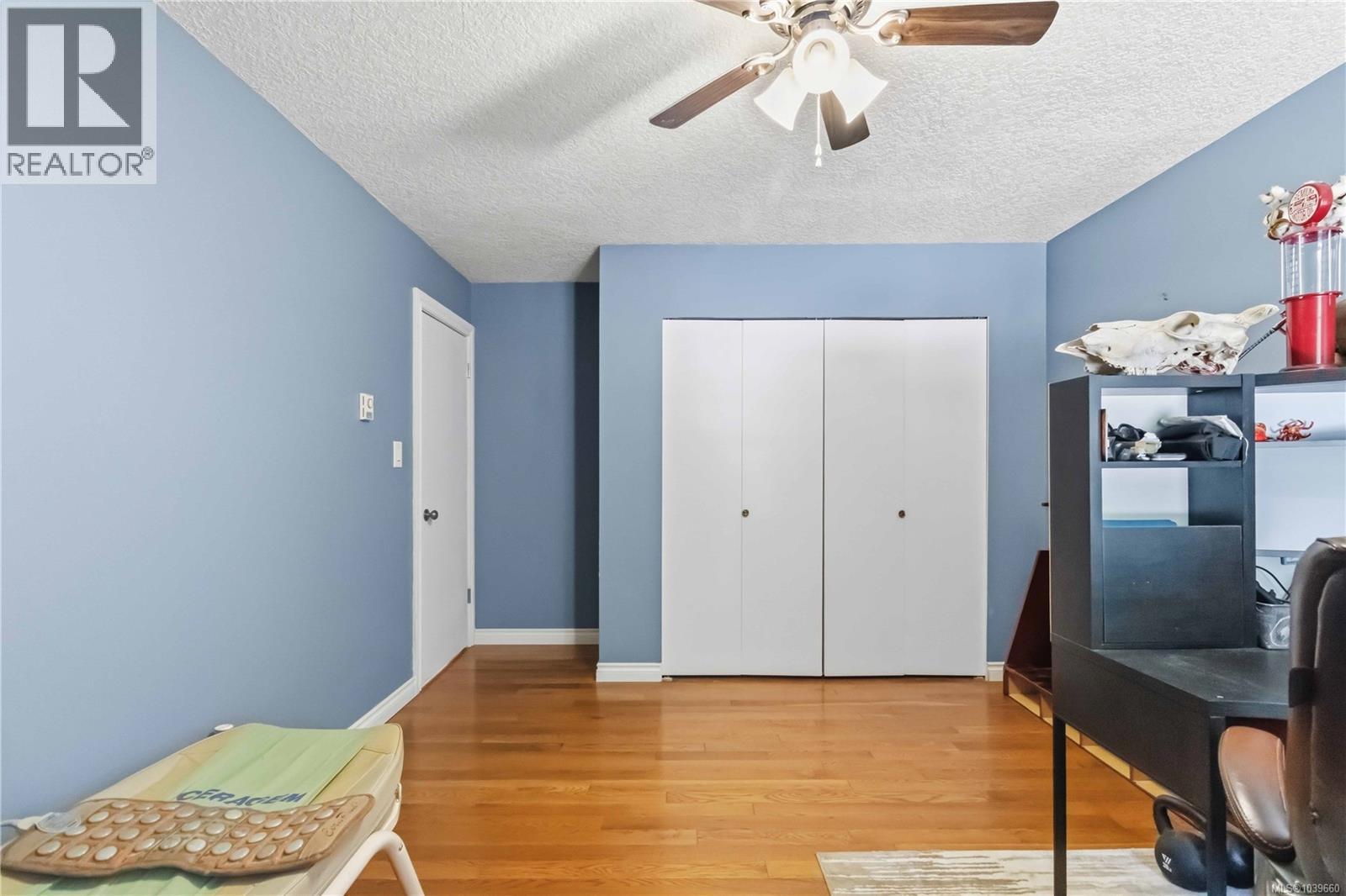 3389 Mary Anne Cres - 21