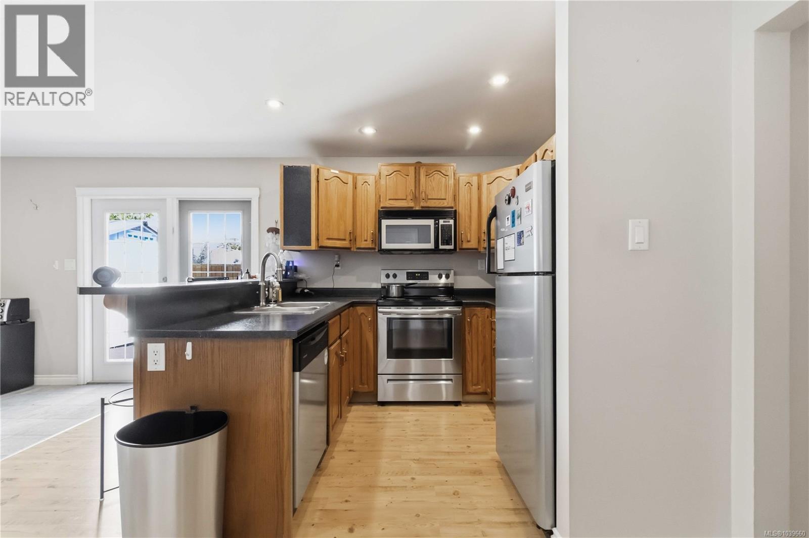 3389 Mary Anne Cres - 30