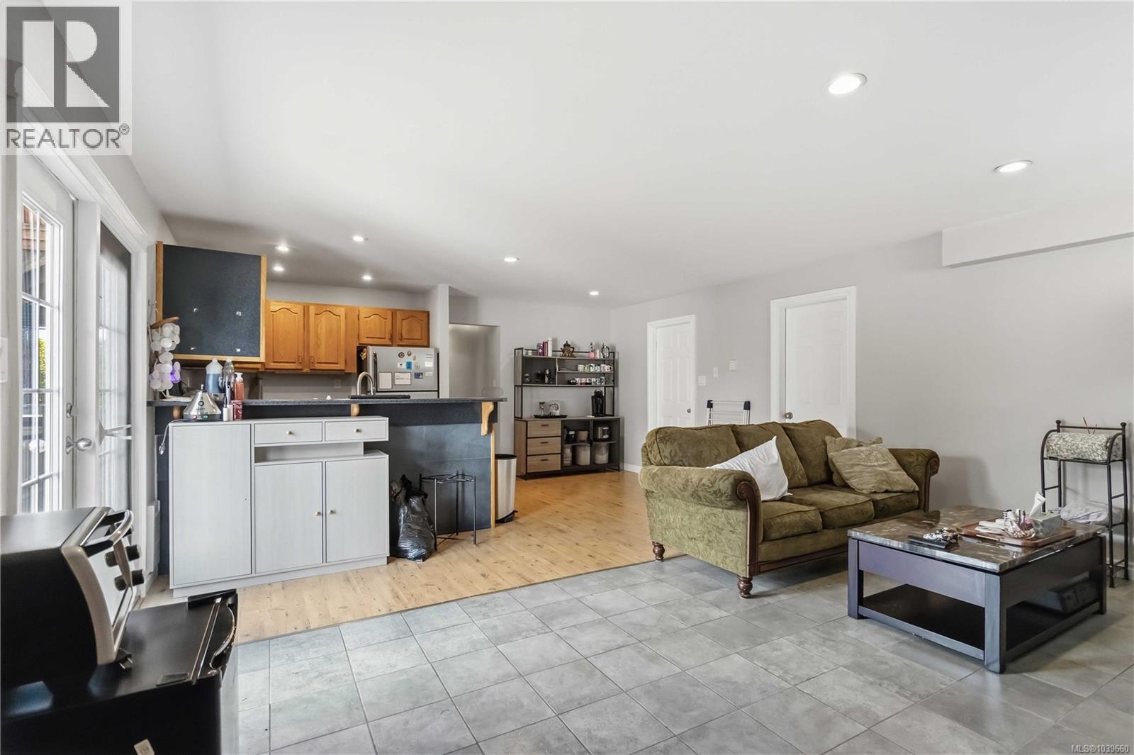 3389 Mary Anne Cres - Image 28