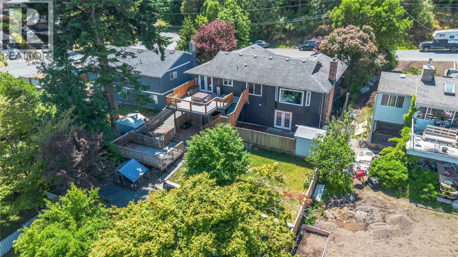 3389 Mary Anne Cres - 55