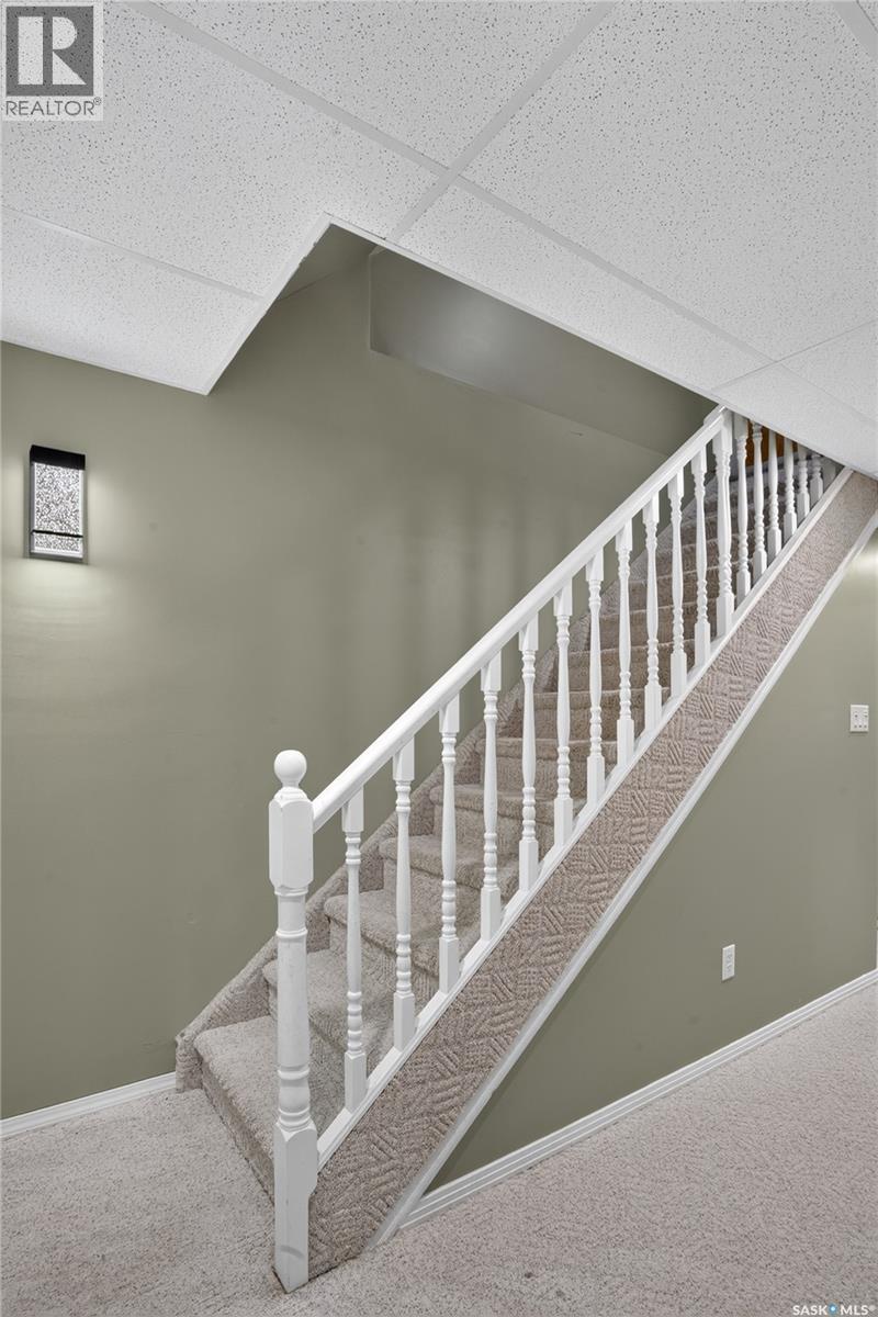 418 Fehr CRESCENT — photo 39