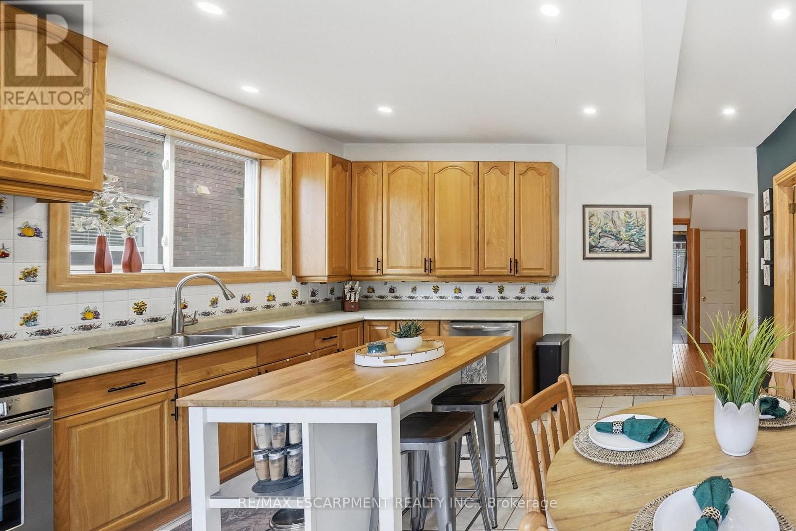 17 TUXEDO AVENUE S - 14