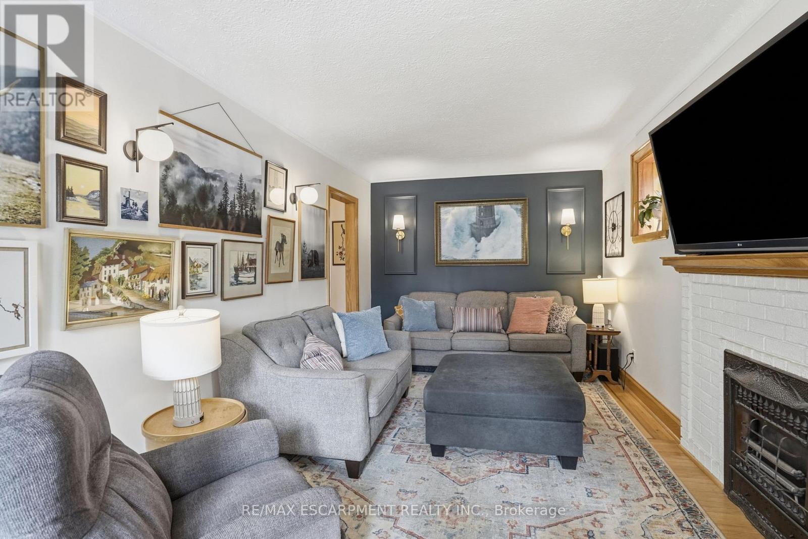 17 TUXEDO AVENUE S - 9