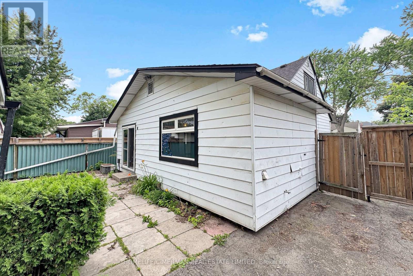 166 NORMANHURST AVENUE - 23