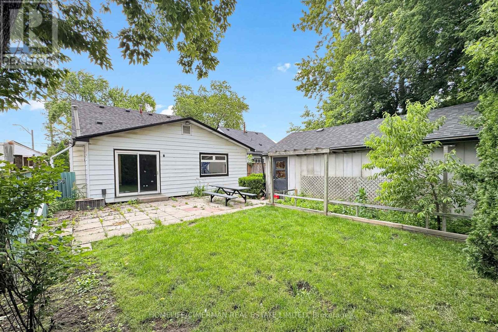 166 NORMANHURST AVENUE - 25