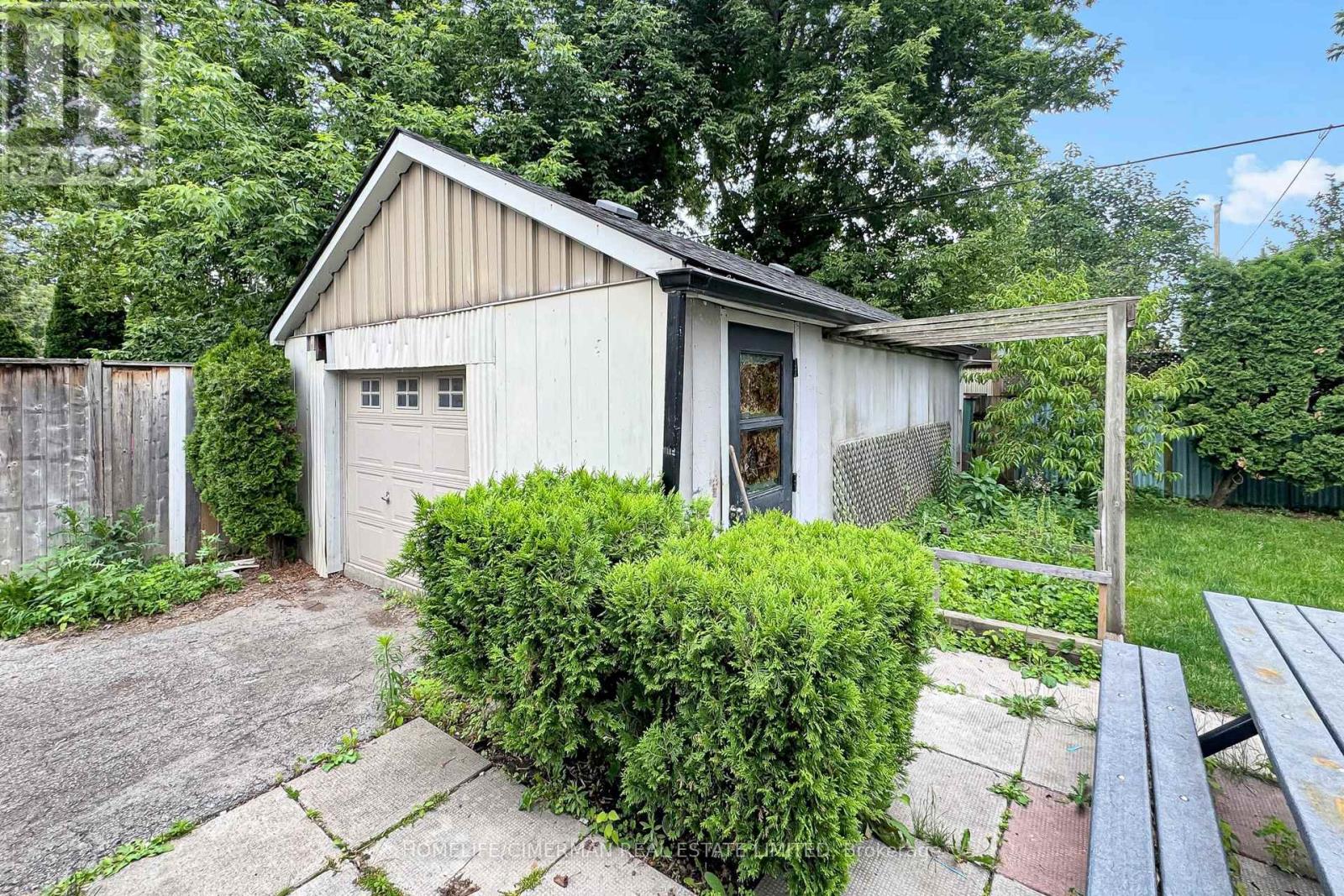 166 NORMANHURST AVENUE - 27