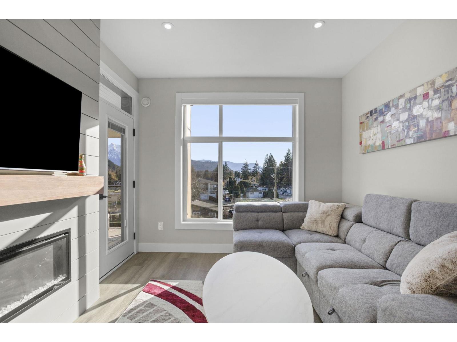 307 470 ESPLANADE AVENUE, Harrison Hot Springs, Harrison Hot Springs