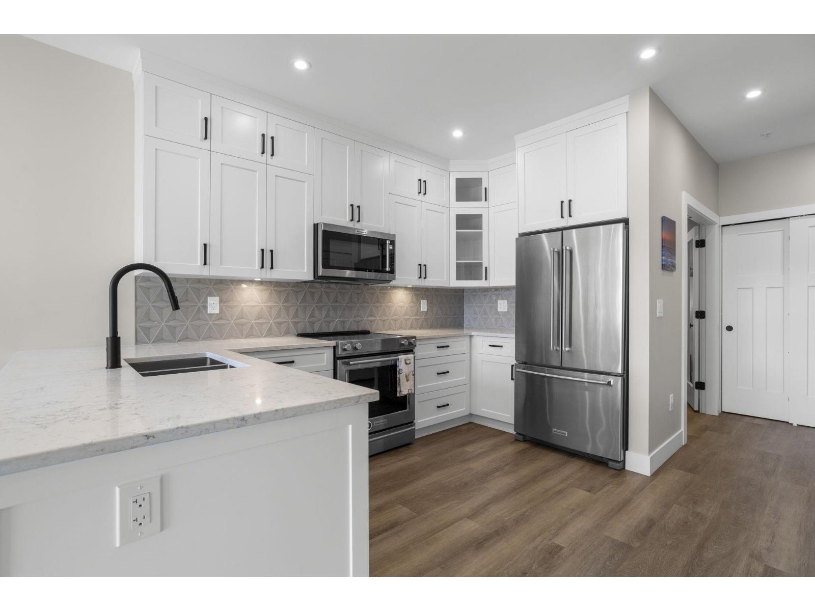 307 470 ESPLANADE AVENUE, Harrison Hot Springs, Harrison Hot Springs