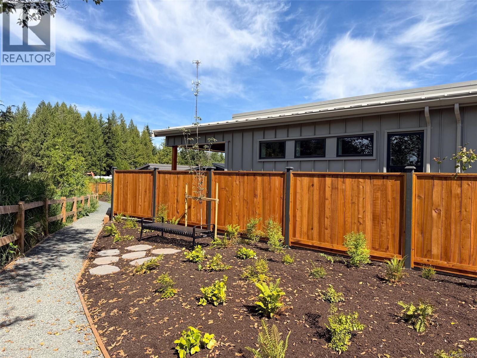 #15 3025 Royston Rd - 18