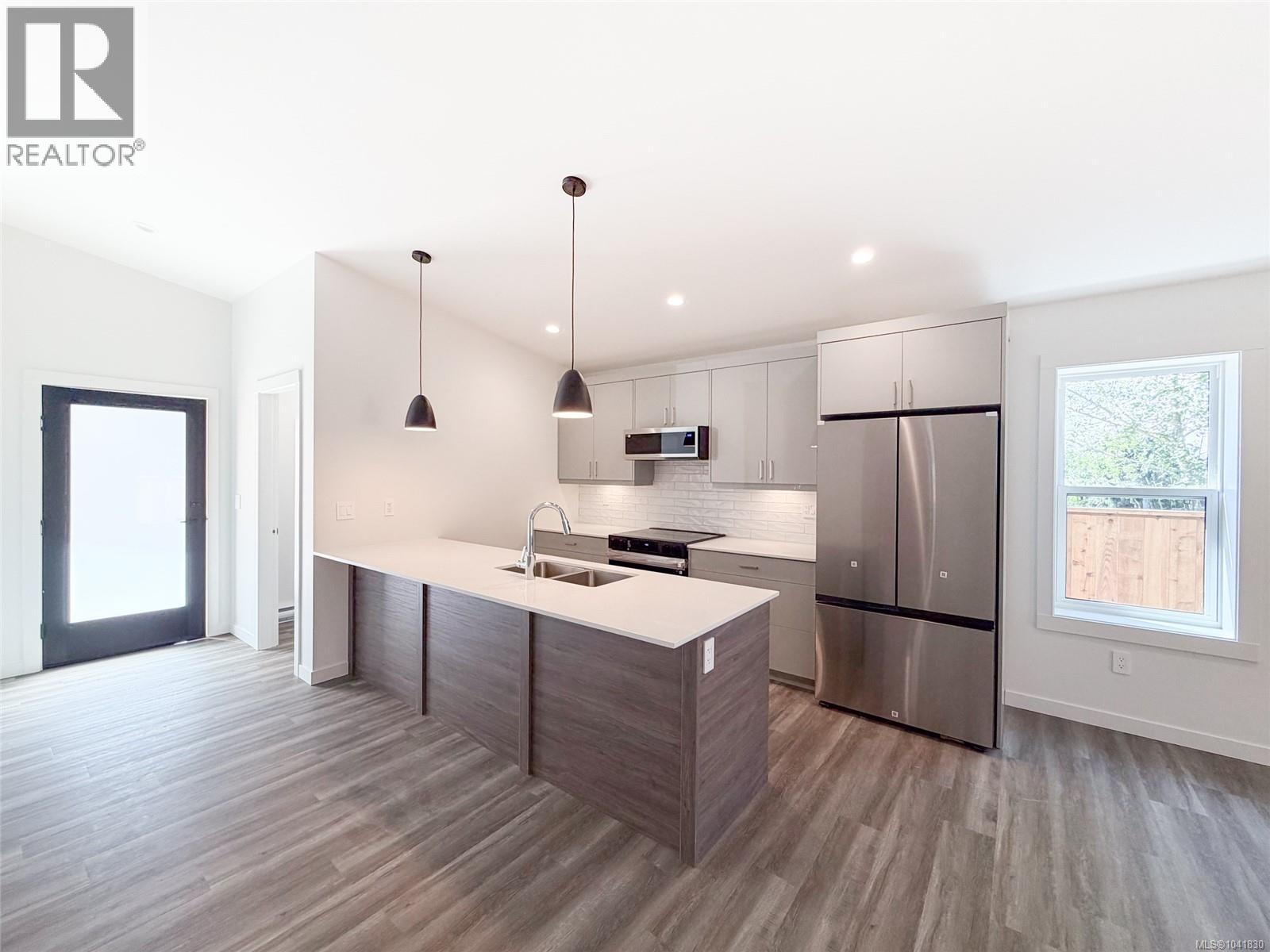 #15 3025 Royston Rd - 5