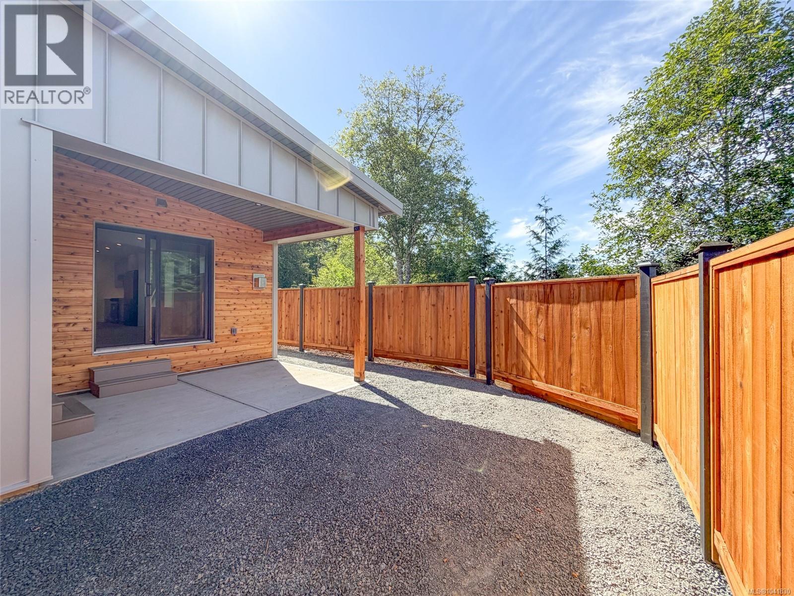 #15 3025 Royston Rd - 16