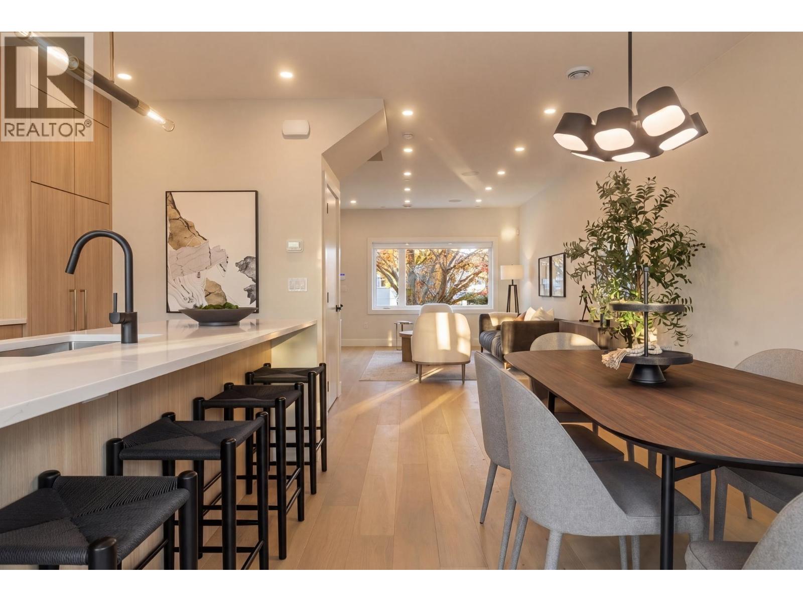 2 1937 TEMPLETON DRIVE, Vancouver