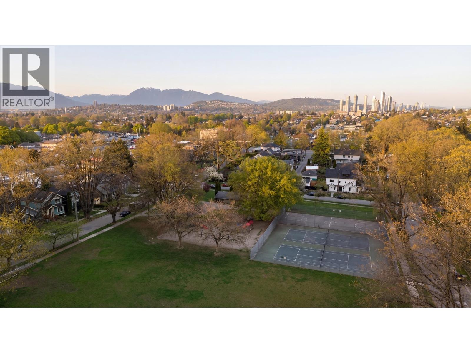 2 1937 TEMPLETON DRIVE, Vancouver