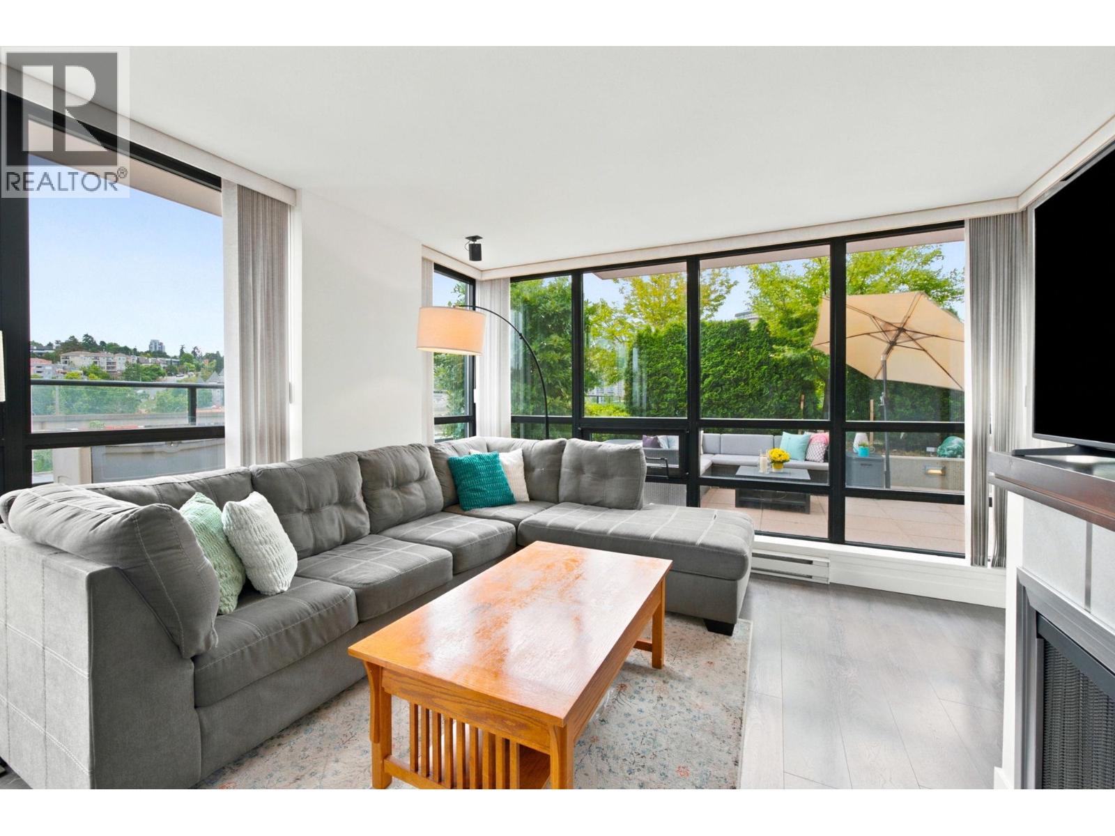 401 1 RENAISSANCE SQUARE, New Westminster