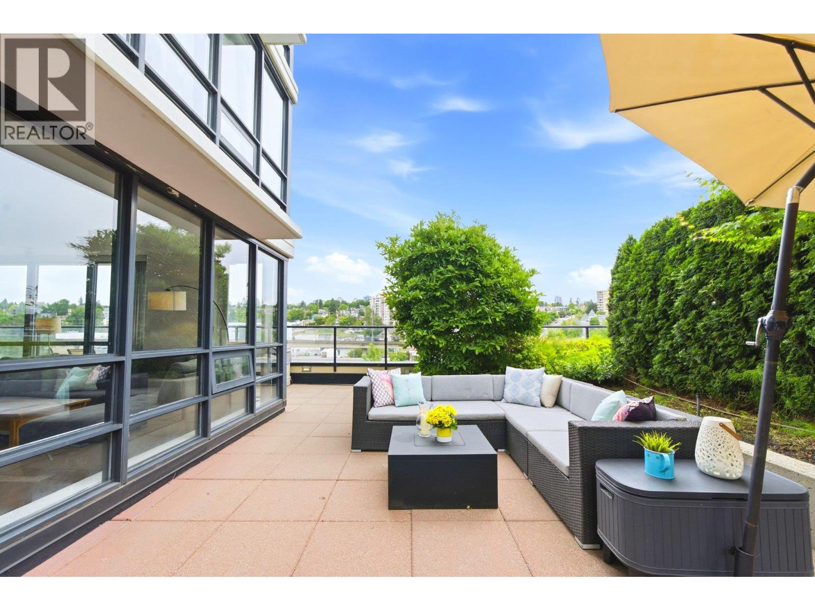 401 1 RENAISSANCE SQUARE, New Westminster