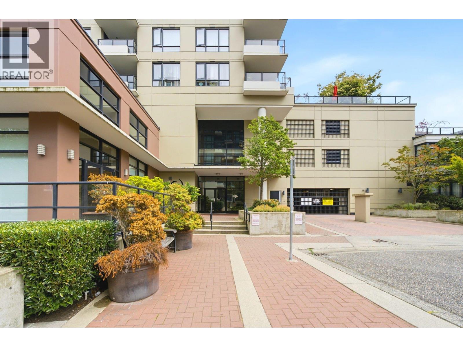 401 1 RENAISSANCE SQUARE, New Westminster