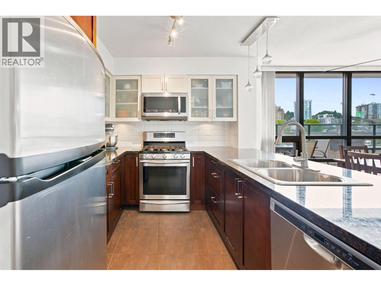 401 1 RENAISSANCE SQUARE, New Westminster