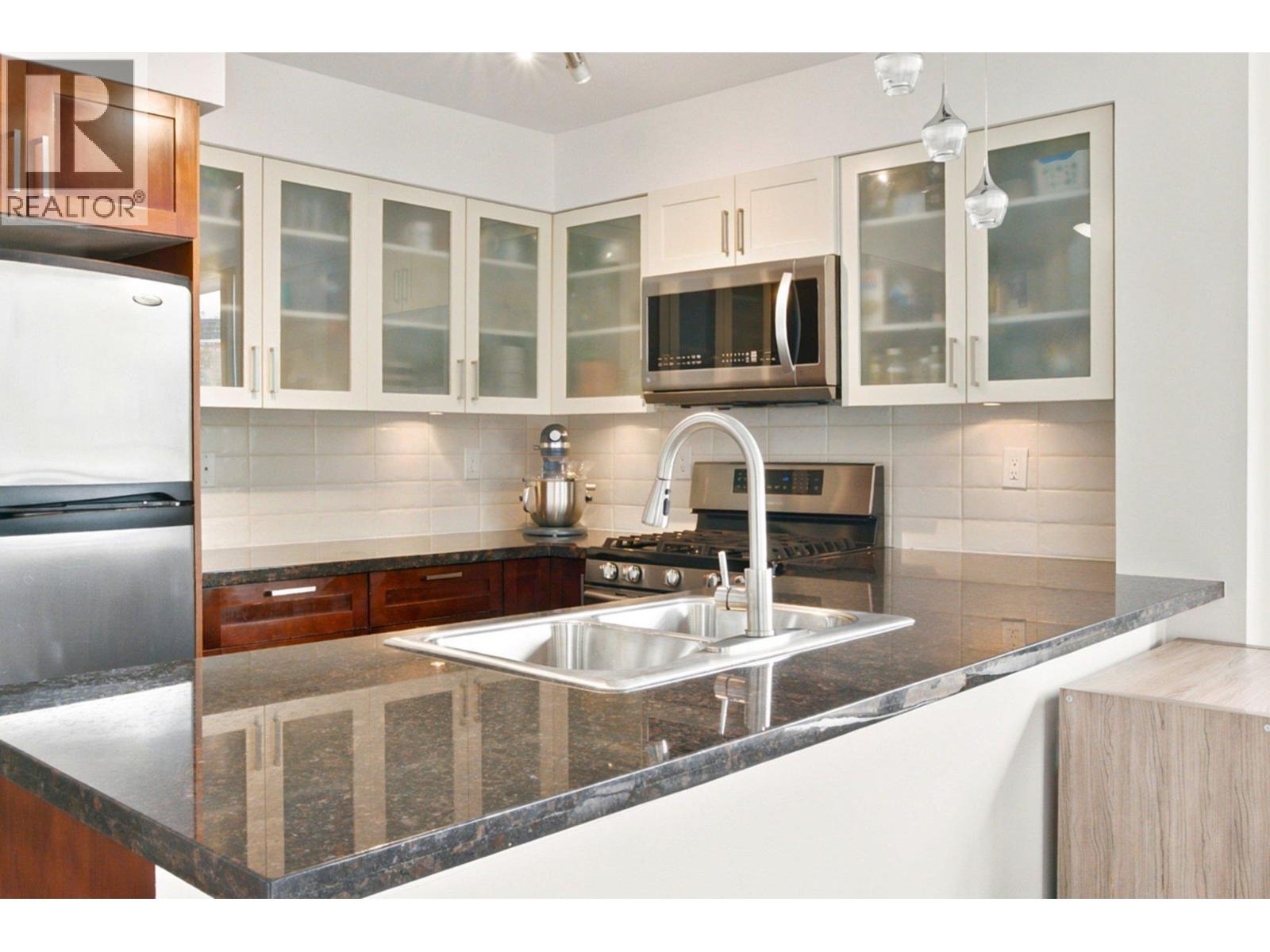 401 1 RENAISSANCE SQUARE, New Westminster