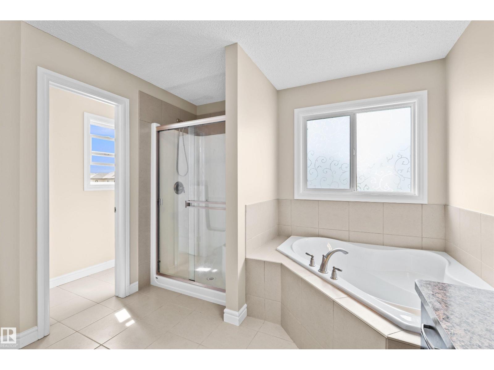 11711 16 Ave SW SW - 10