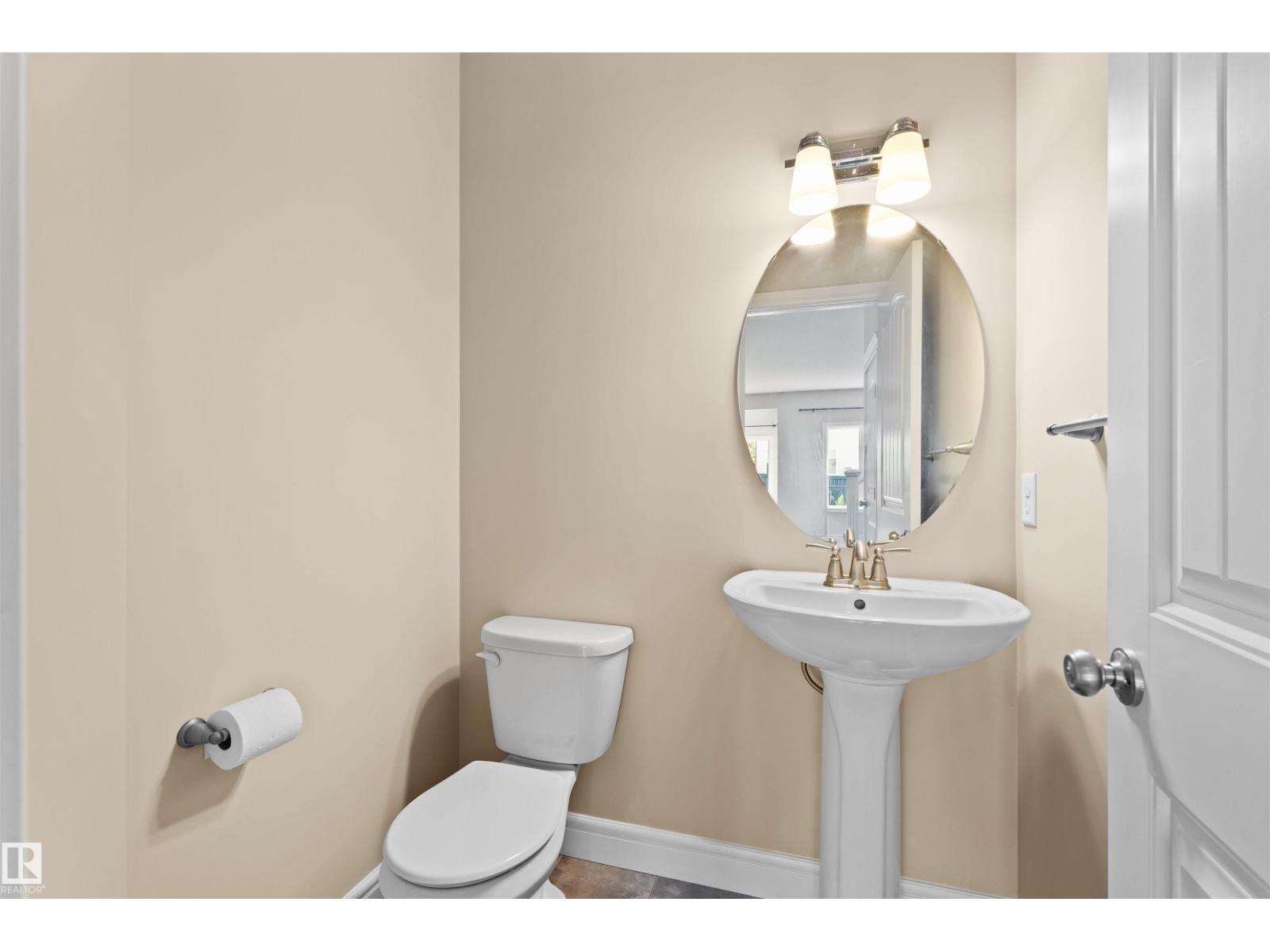 11711 16 Ave SW SW - 15