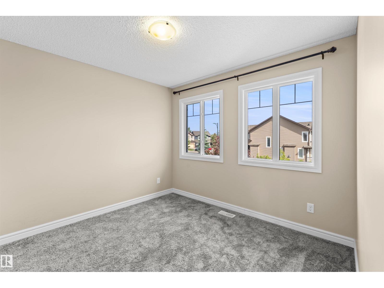 11711 16 Ave SW SW - 17