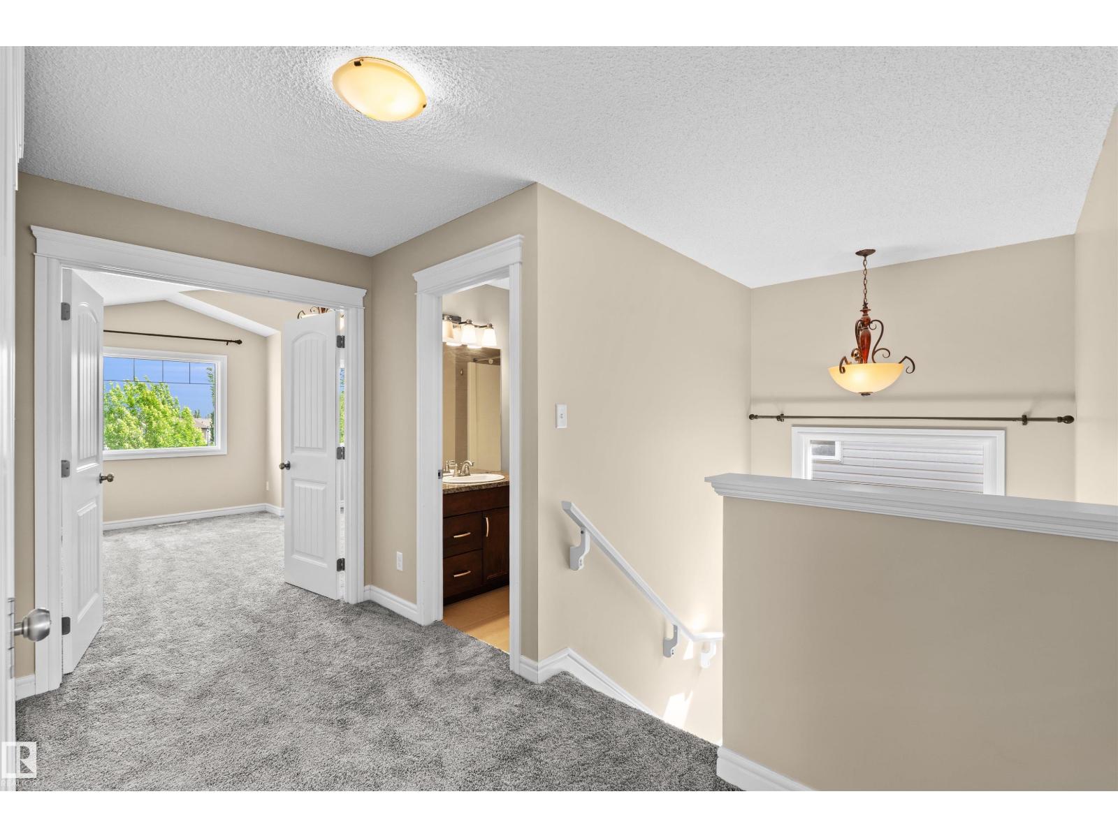 11711 16 Ave SW SW - 18