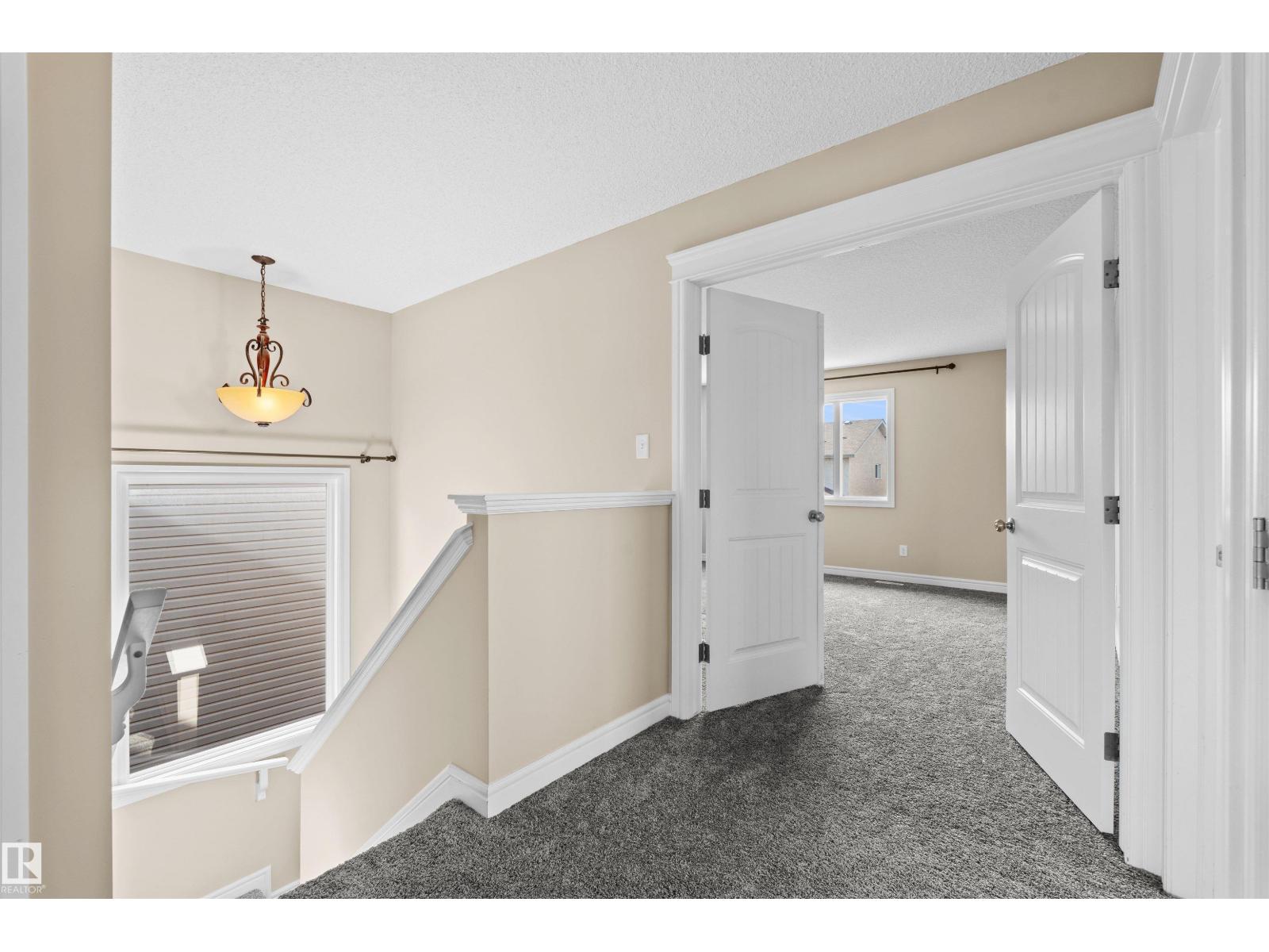 11711 16 Ave SW SW - 19