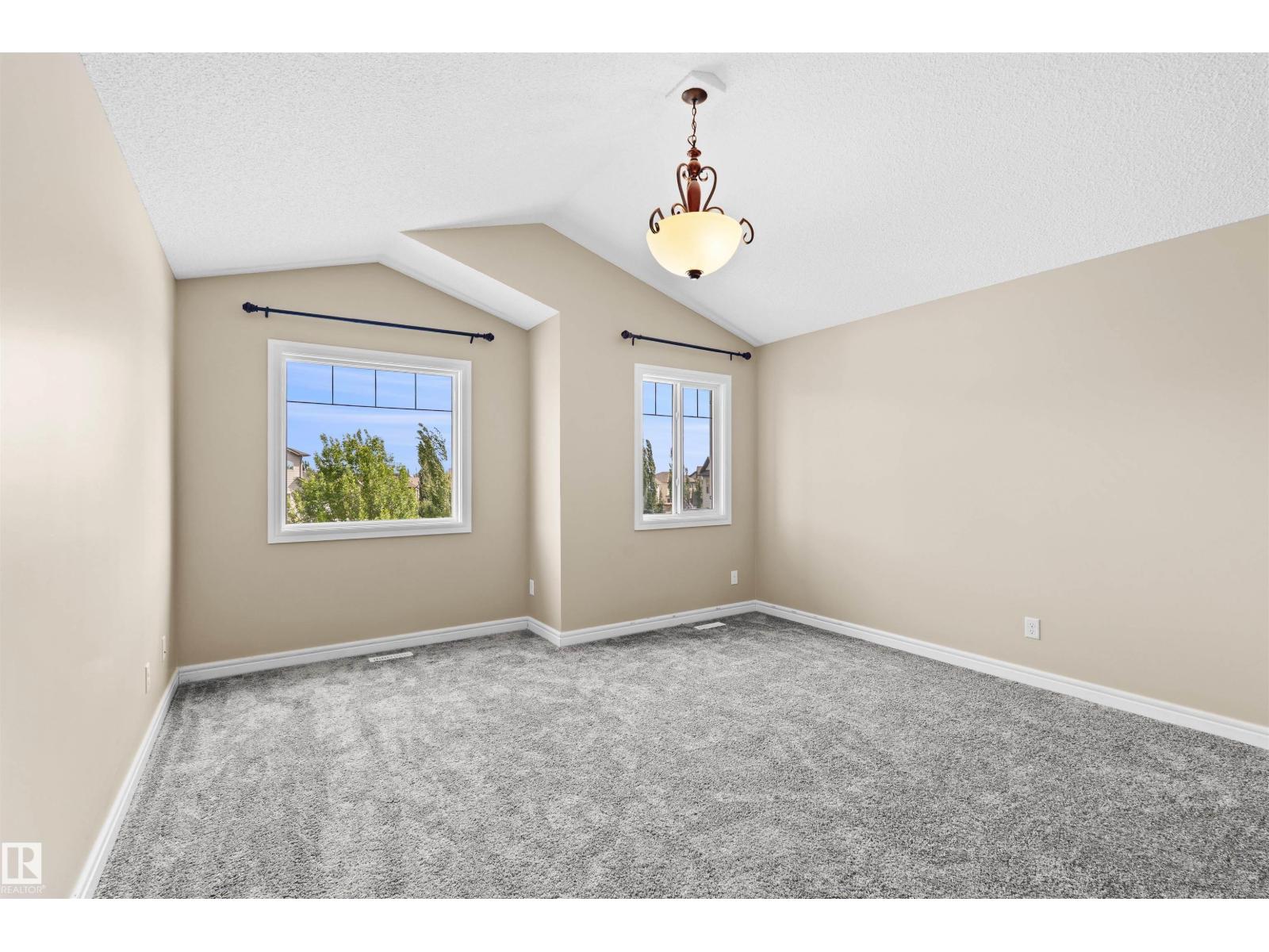 11711 16 Ave SW SW - 20