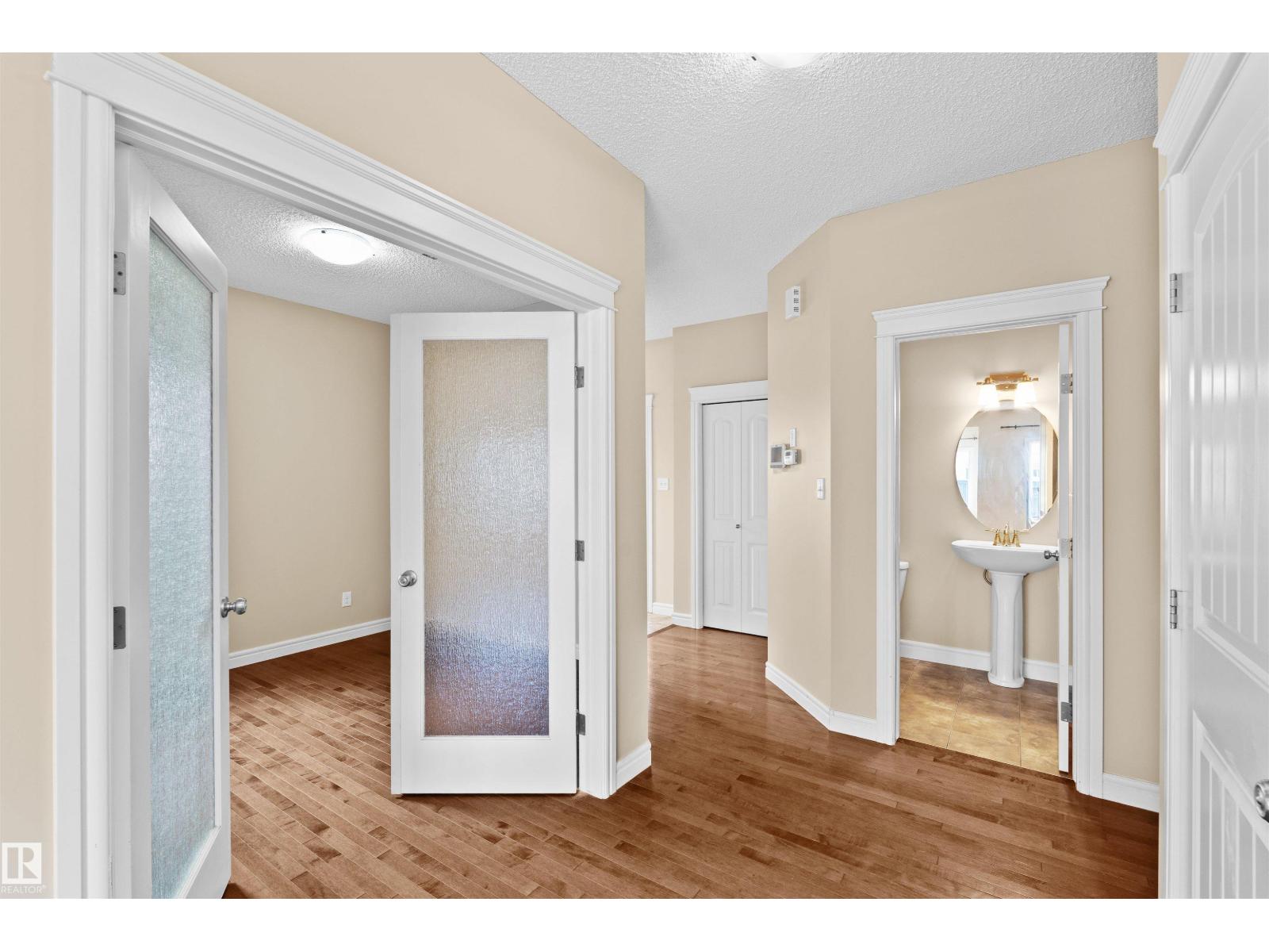 11711 16 Ave SW SW - 21