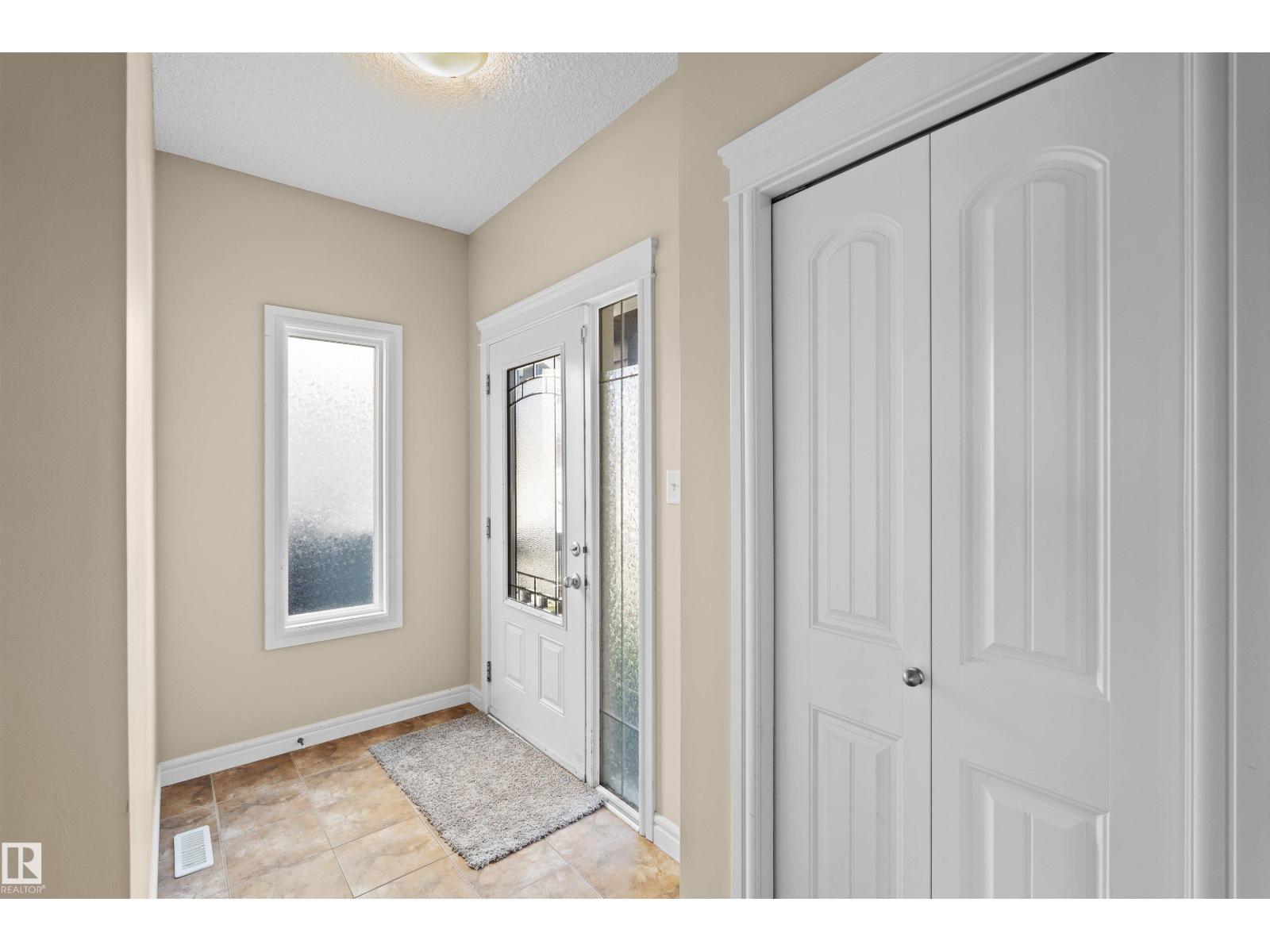 11711 16 Ave SW SW - 24