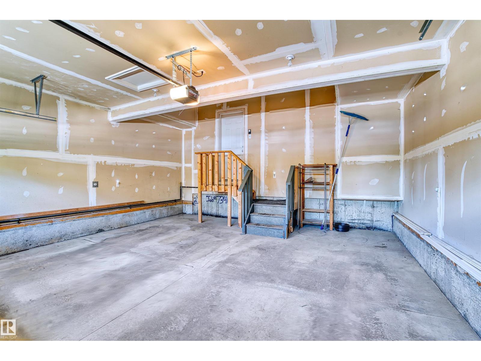11711 16 Ave SW SW - 28