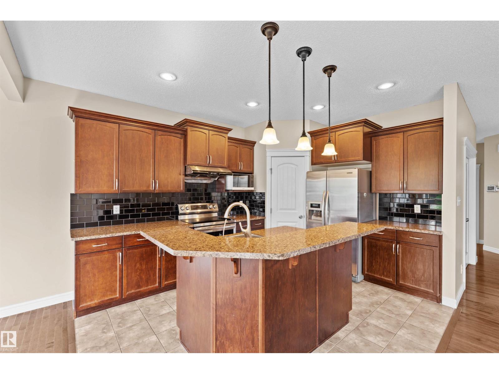 11711 16 Ave SW SW - 4
