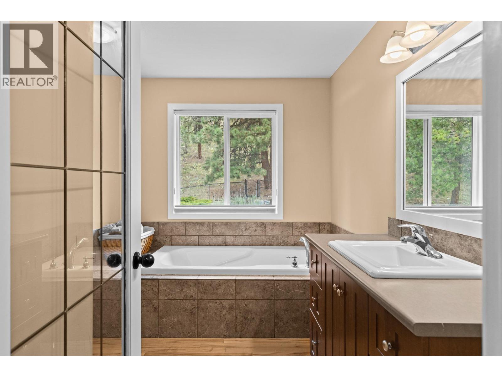  774 Nahanni Place, Kelowna