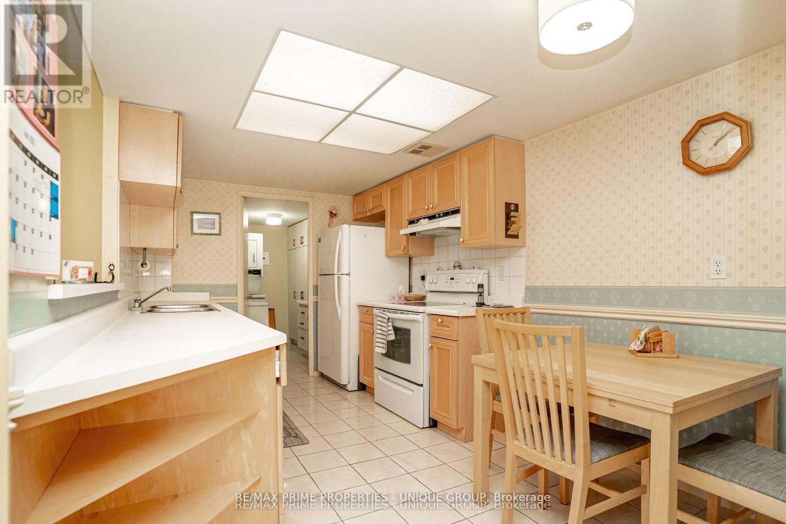 #209 33 WELDRICK ROAD E - 16