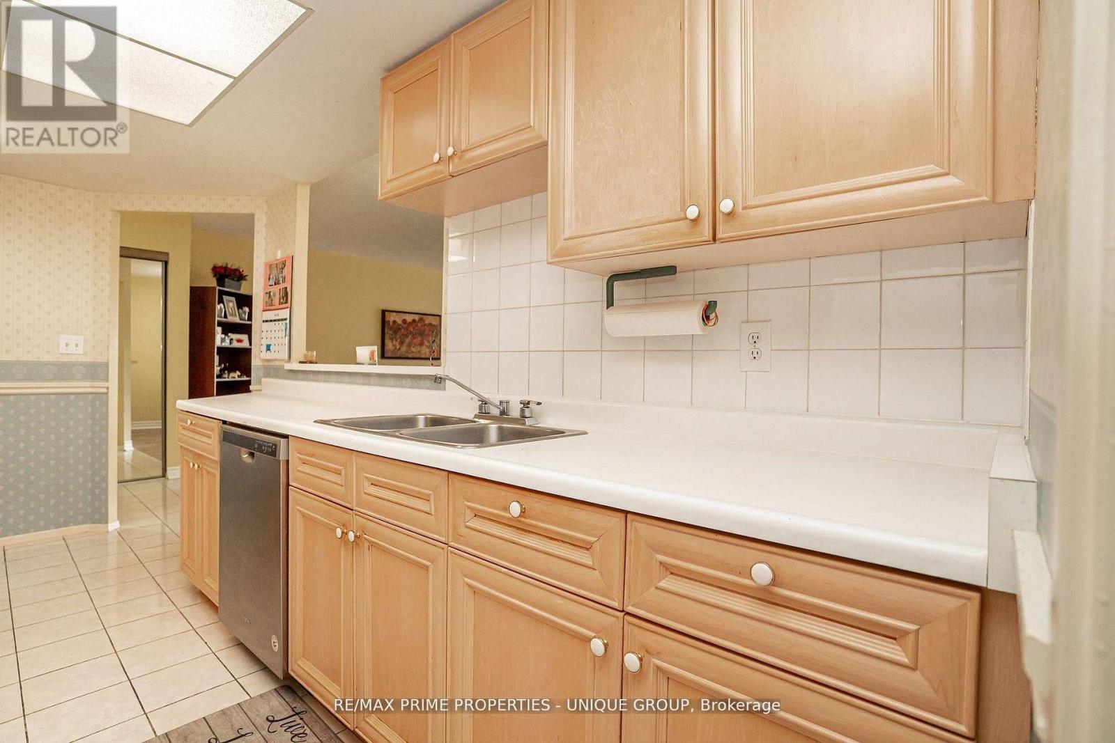 #209 33 WELDRICK ROAD E - 19