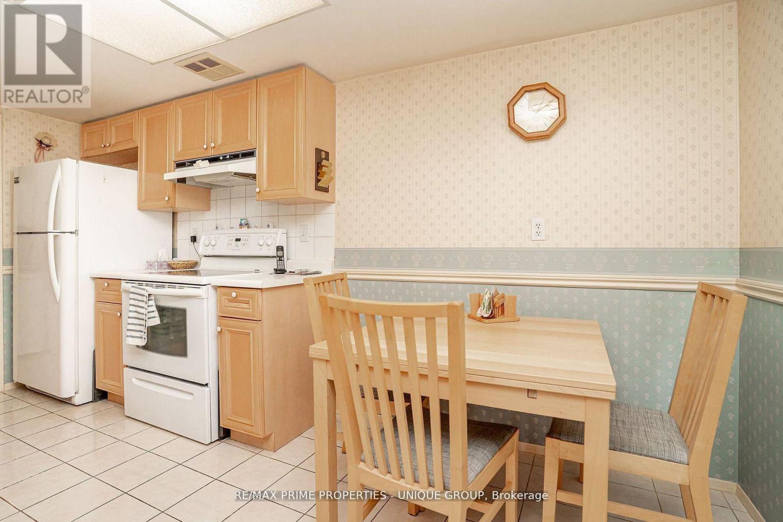 #209 33 WELDRICK ROAD E - 21