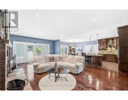 868 Eastdale Drive, Wasaga Beach, ON L9Z2R2 Photo 11