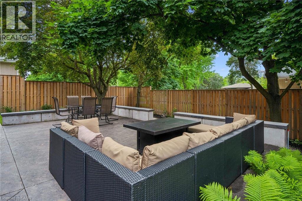 223 CARTER Avenue - Image 39