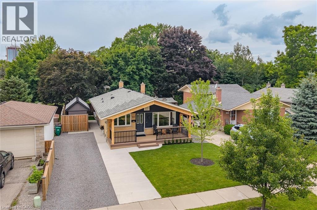 223 CARTER Avenue - Image 3